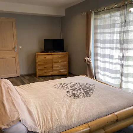 Holiday home Maison Atypique - Lisiere De Foret - Bassin Arcachon Audenge