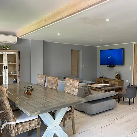 Holiday home Maison Atypique - Lisiere De Foret - Bassin Arcachon Audenge